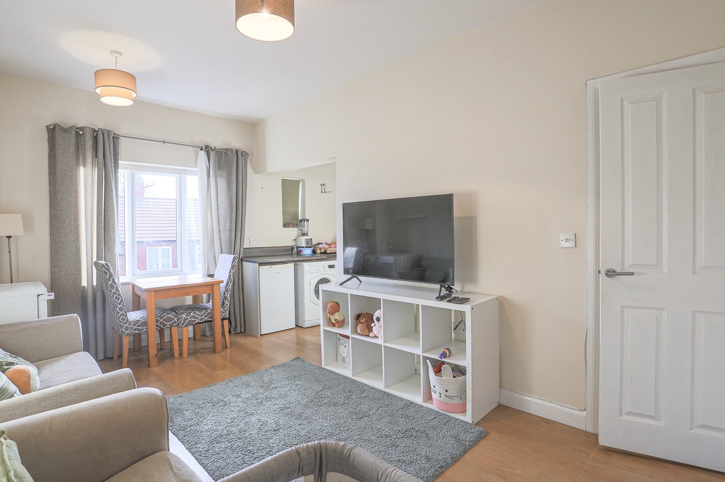 2 Bed Flat, Manor Grove, LS7