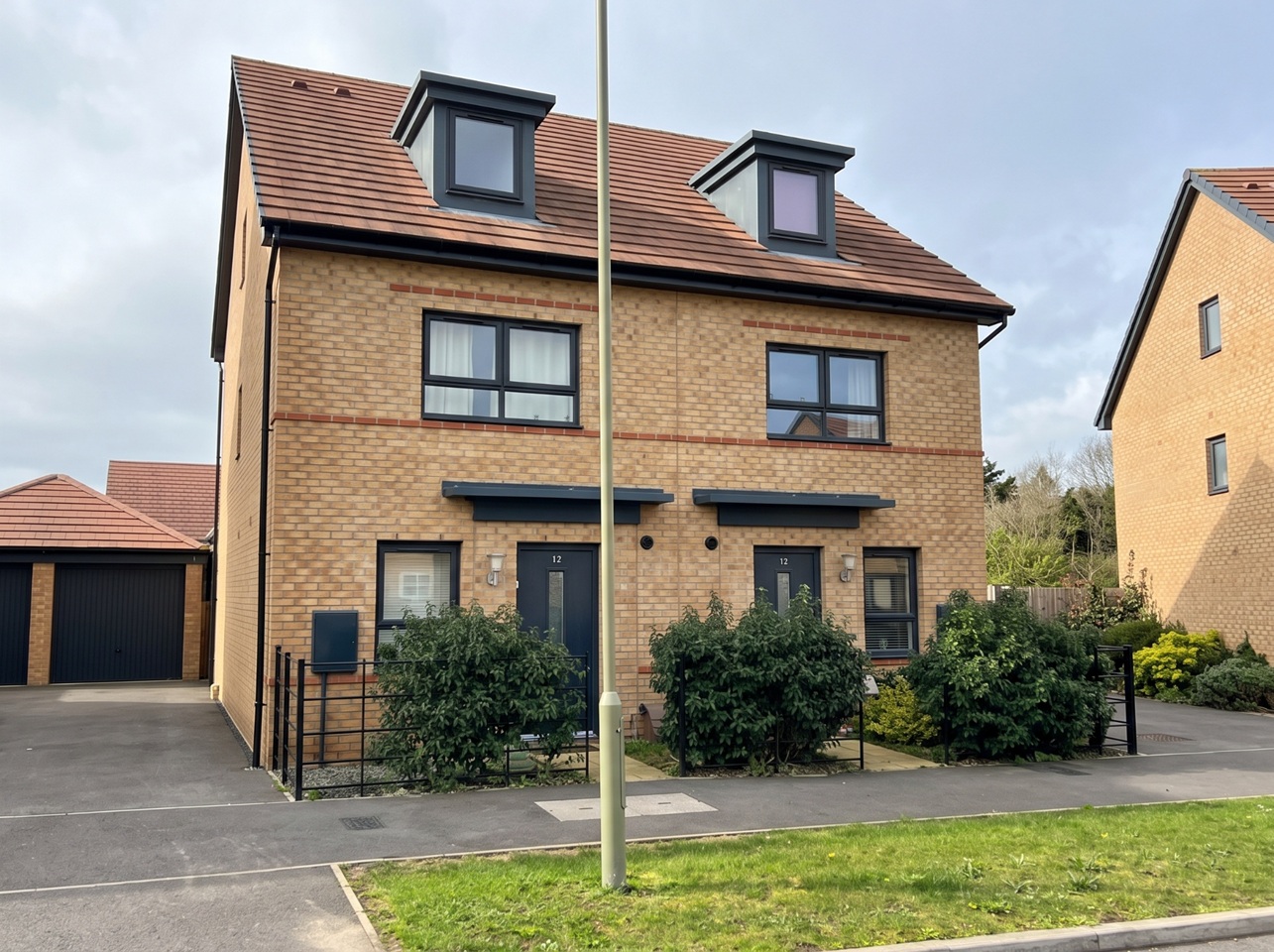 4 Bed Semi-Detached House, Baileys Crescent, OX14