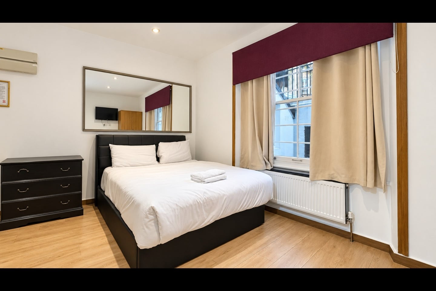 Studio Flat, Kempsford Gardens, SW5