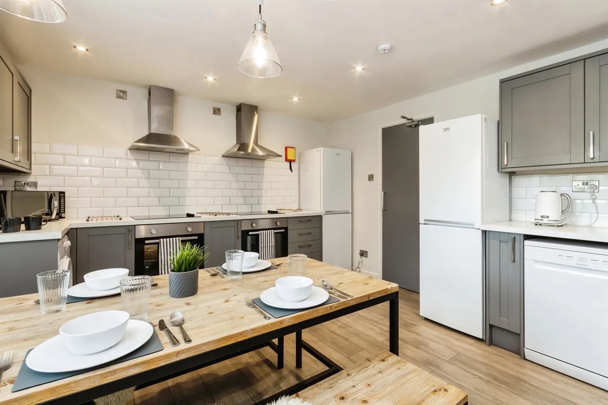 6 Bed Terraced House, Denison Court, NG7