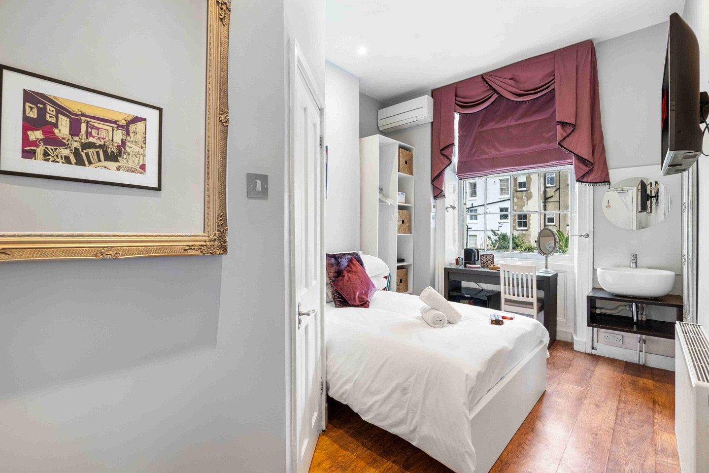 Bedsit, Oriental Place, BN1