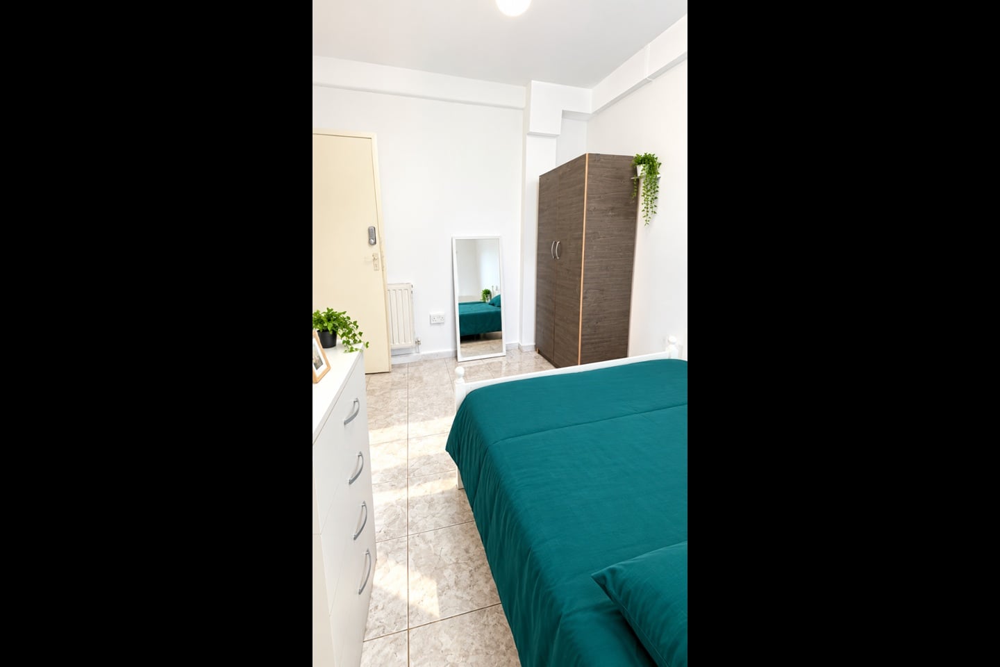 Room in a Shared Flat, Mcglashon House, E1