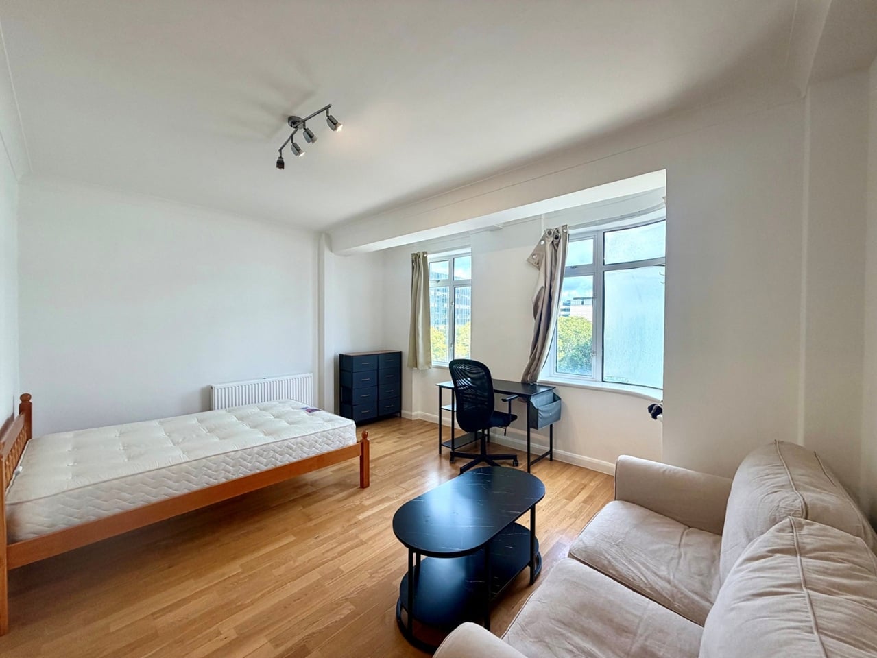 Studio Flat, Warren Court, NW1