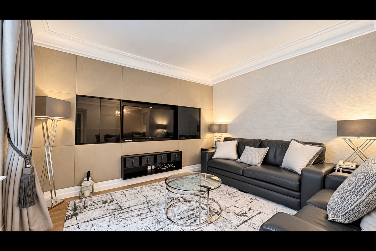 3 Bed Flat, Park Lane, W1K