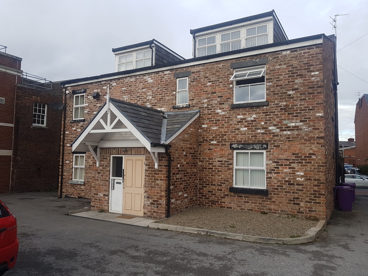2 Bed Flat, High St, L15