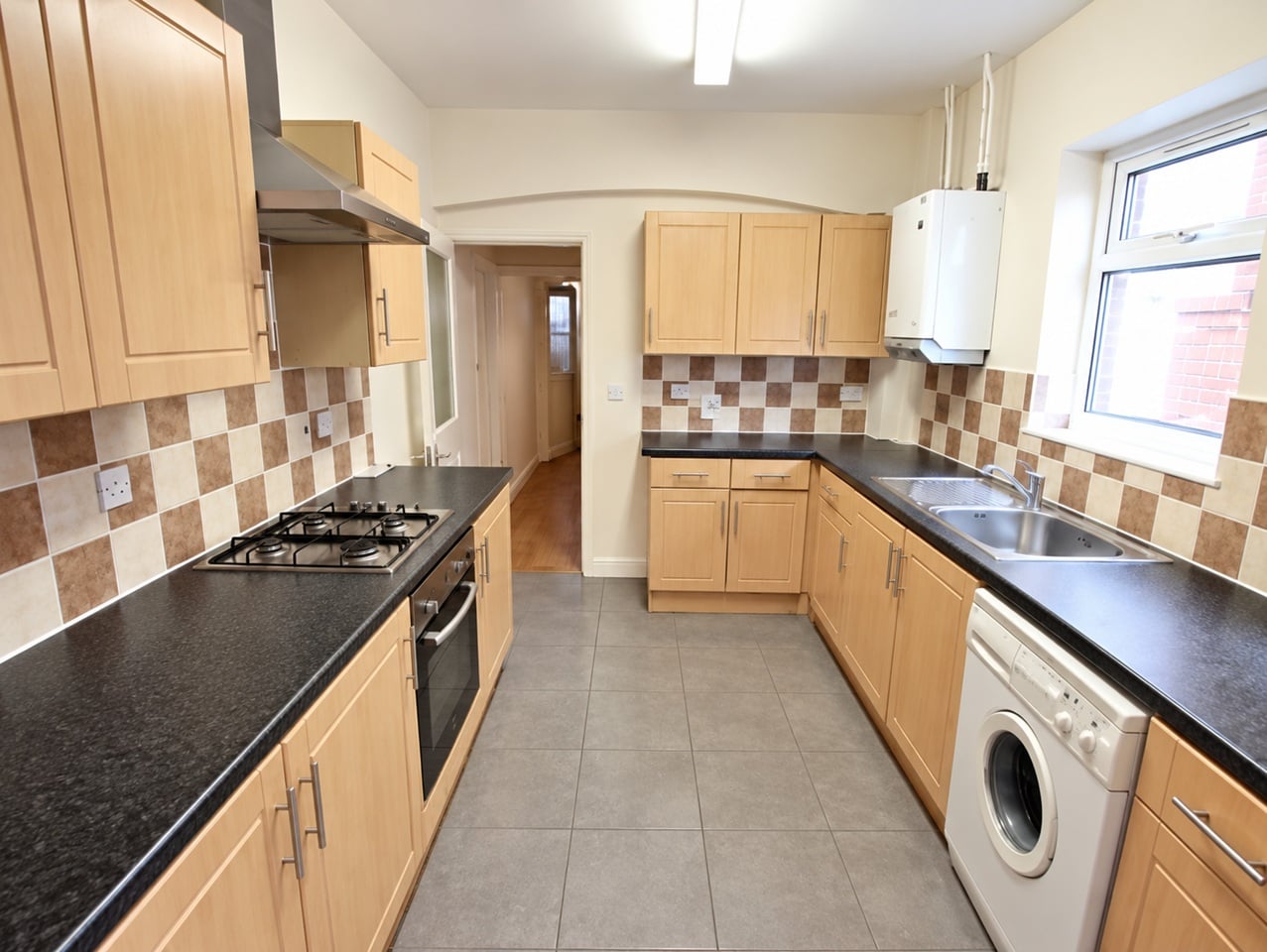 4 Bed Terraced House, Norris Road, RG6