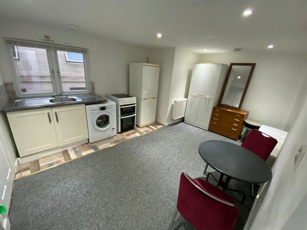 Studio Flat, St James's St, BN2