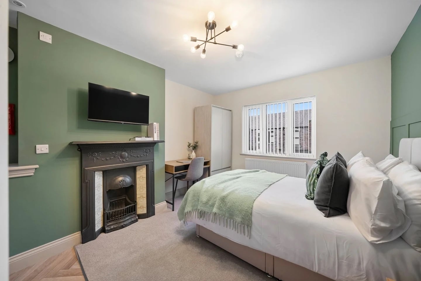 Studio Flat, Queens Drive, L18