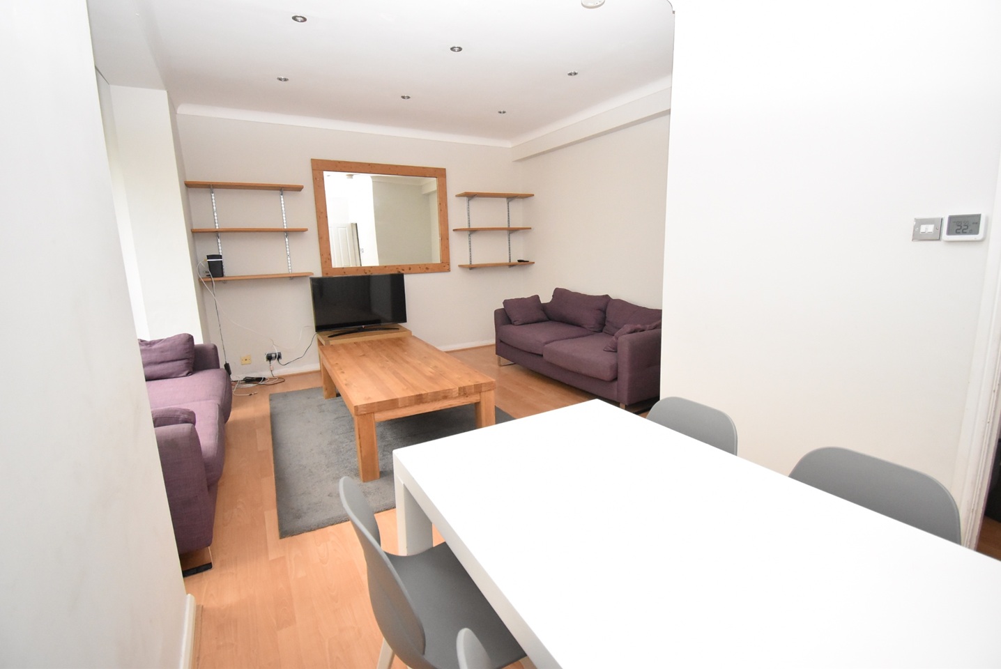 4 Bed Flat, Hilltop Court, M14