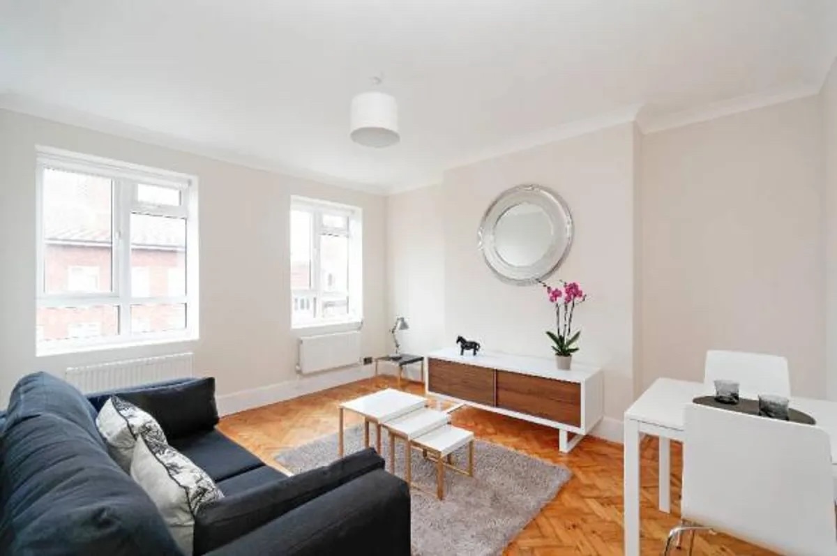 3 Bed Flat, Whites Square, SW4