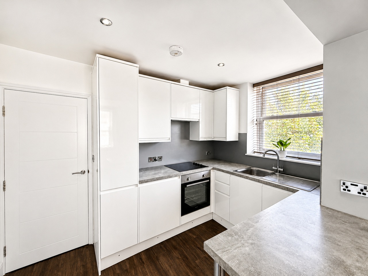Studio Flat, Windsor Street, BN1