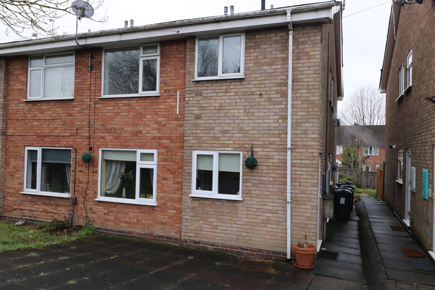 2 Bed Maisonette, Vicarage Close, B42