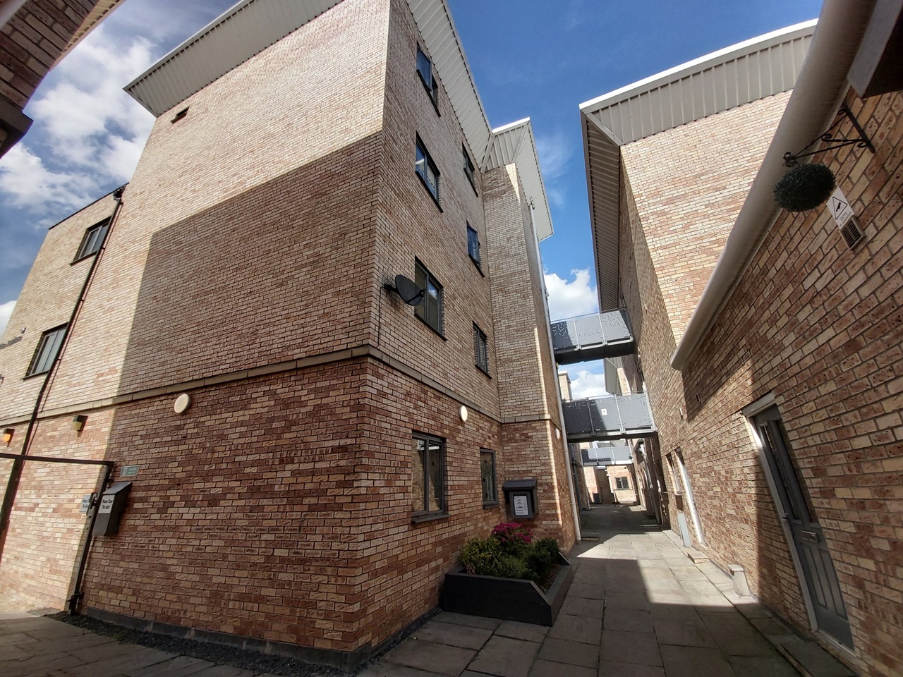 Balby, Doncaster 3 Bed Flat, Luxaa Apts, DN4 To Rent Now for £675.
