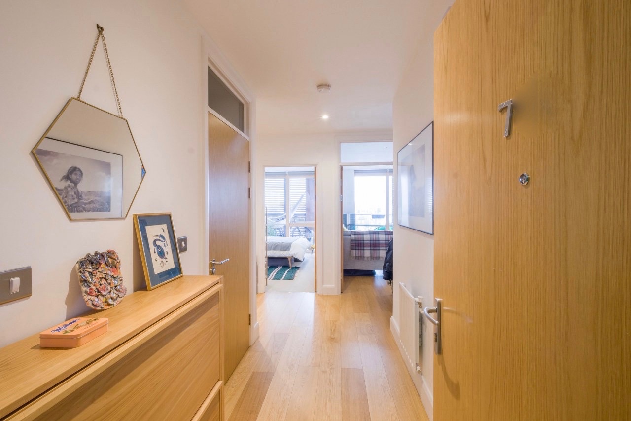 London 1 Bed Flat, Grenfell Court, E3 To Rent Now for £1,800.00 p/m