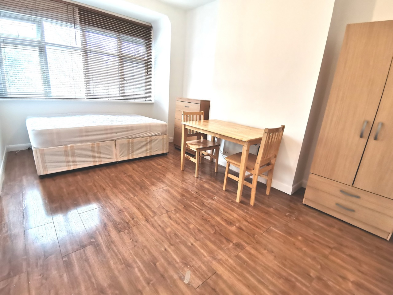 London Studio Flat, Tregaron Avenue, N8 To Rent Now for £1,150.00 p/m