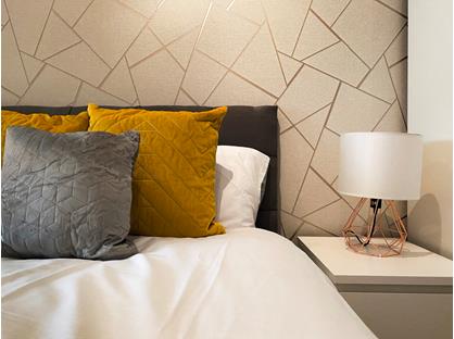 6 Bed Semi-Detached House, Great North Way, NW4