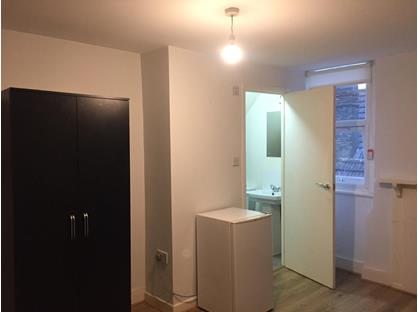 Bedsit, Langley Road, BR3
