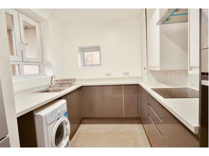 3 Bed Flat, Trelawney Estate, E9