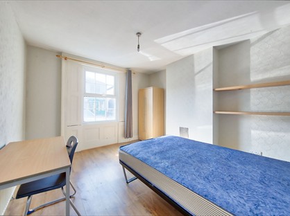 4 Bed Semi-Detached House, Hawks Road, KT1