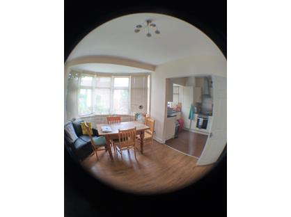 Room in a Shared Flat, Queens Avenue, N3