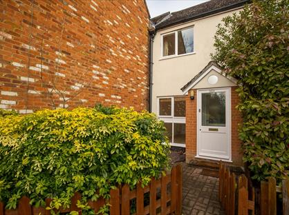 2 Bed Terraced House, London Road, GU19