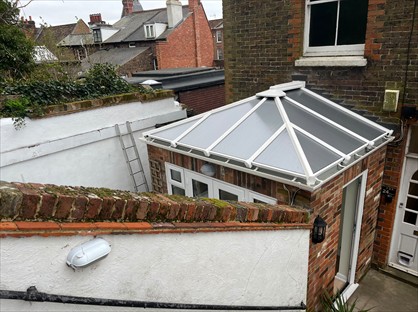 2 Bed Flat, Castle Walk, RH2