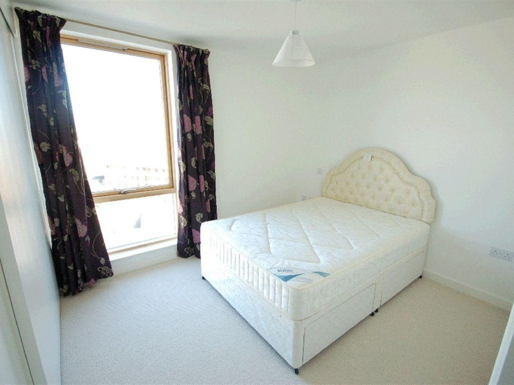 2 Bed Flat, Hunsaker, RG1 photo 5