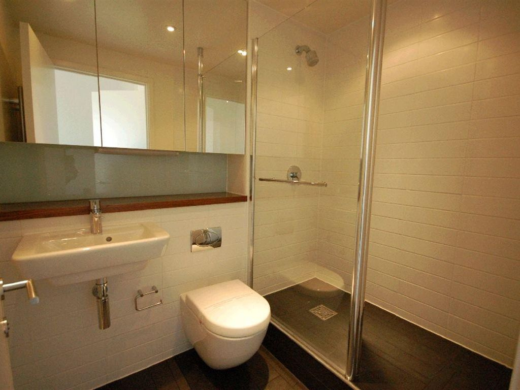 2 Bed Flat, Hunsaker, RG1 photo 3
