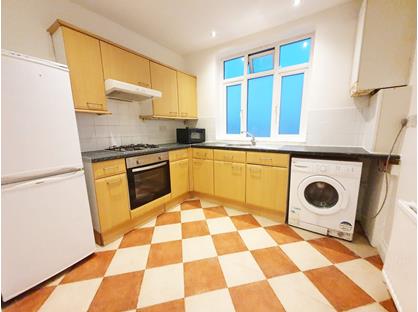 3 Bed Flat, High Road Leyton, E10