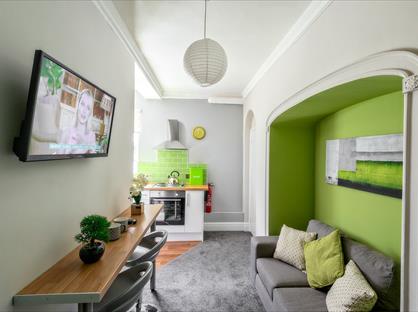1 Bed Flat, College House, WR1