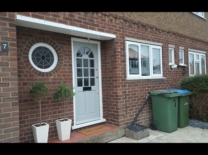 3 Bed Semi-Detached House, Lovelace Gardens, KT12
