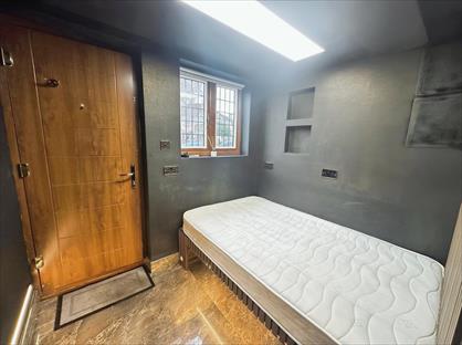 Studio Flat, Banstead Road South, SM2