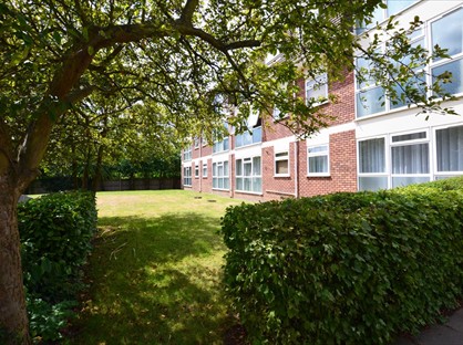 1 Bed Flat, Courtfield Gardens, W13
