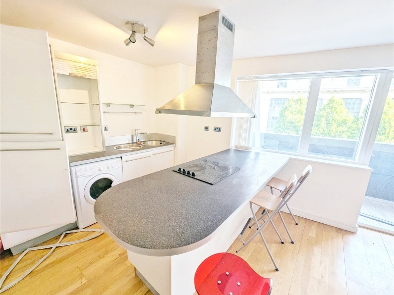 1 Bed Flat, Tithebarn St, L2 photo 5