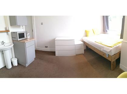 Room in a Shared House, London Road, SS0