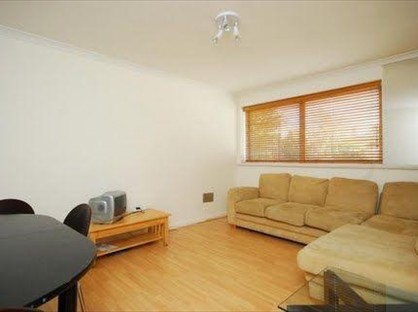 2 Bed Flat, St. Mary Le Park Court, SW11