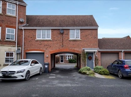 1 Bed Semi-Detached House, Dickens Heath Road, B90