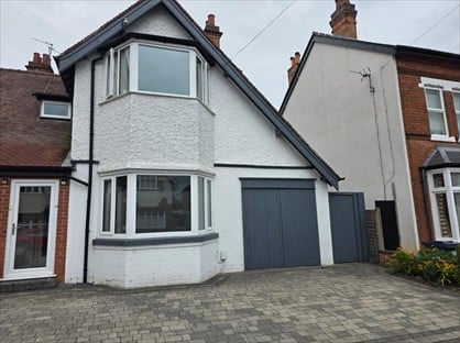 4 Bed Semi-Detached House, Birmingham, B14