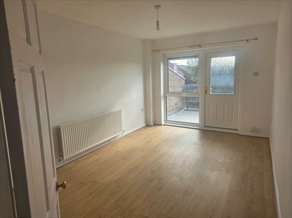 3 Bed Flat, Radstone Walk, LE5