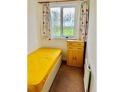 Room in a Shared House, Farm Road, SM4