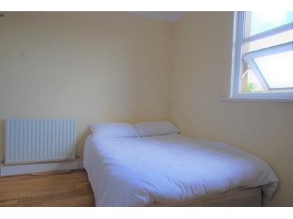 Room in a Shared House, Durnsford Road, SW19