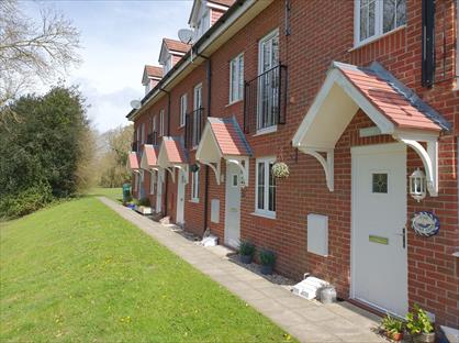 4 Bed Terraced House, Gustar Grove, PO32