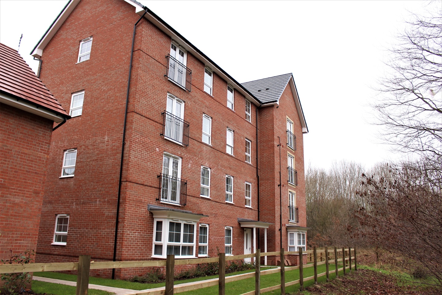 2 Bed Flat, Prior Deram Park, CV4, N1 7GU