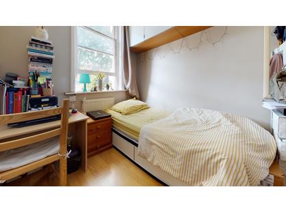 Room in a Shared Flat, Mile End Road, E1