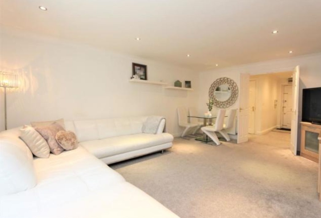 Chigwell 2 Bed Flat, Park Grange, IG7 To Rent Now for £1,750.00 p/m