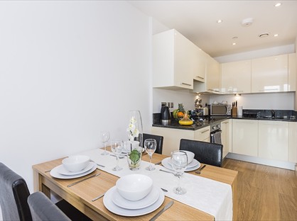 1 Bed Flat, Railway Terrace, SL2