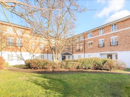 2 Bed Flat, Springfield Court, IG1