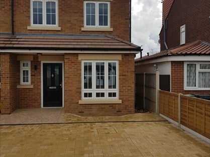 5 Bed Semi-Detached House, Elmshott Lane, SL1