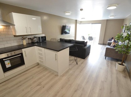 3 Bed Flat, Fox Street Village, L3