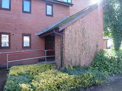 1 Bed Flat, St. Marys Close, SY16